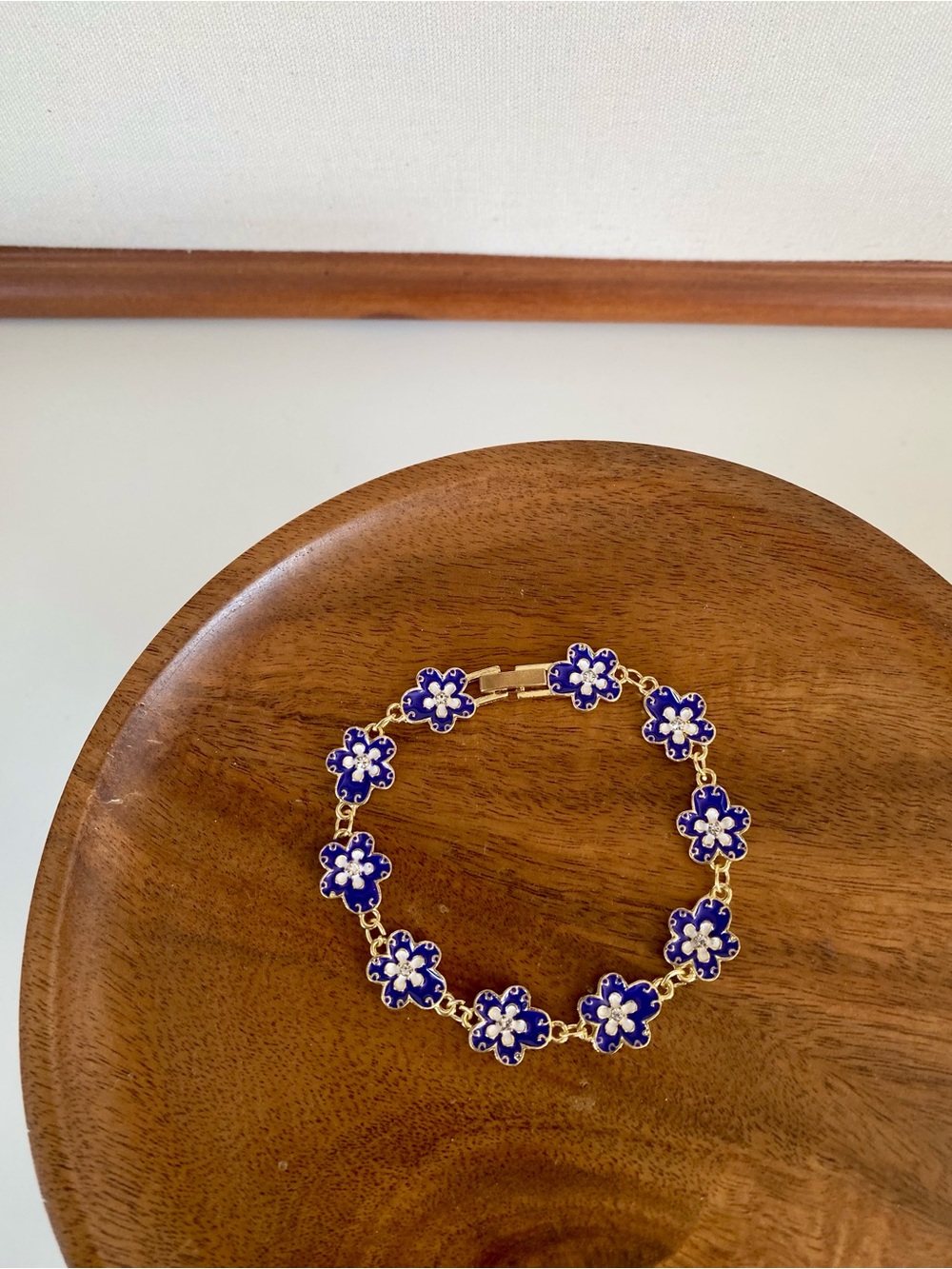 4/$15 Beautiful Gold and Blue Enamel Flower Link Bracelet